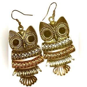 Beautiful layered owl dangle mixed metal alloy earrings. 5x3 centimeters; 14gram